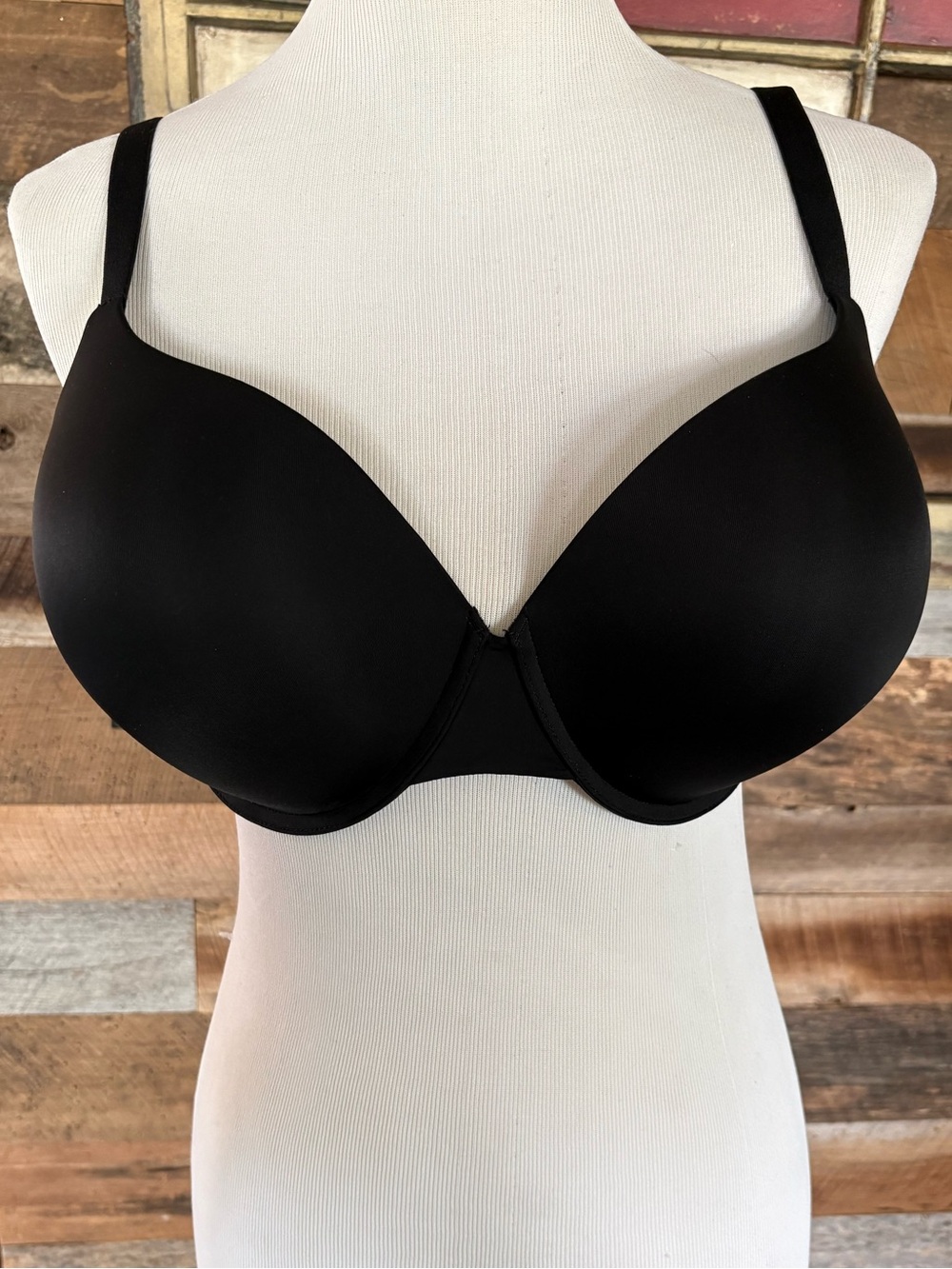 VS Smooth T-Shirt push-up full coverage Bra in black
